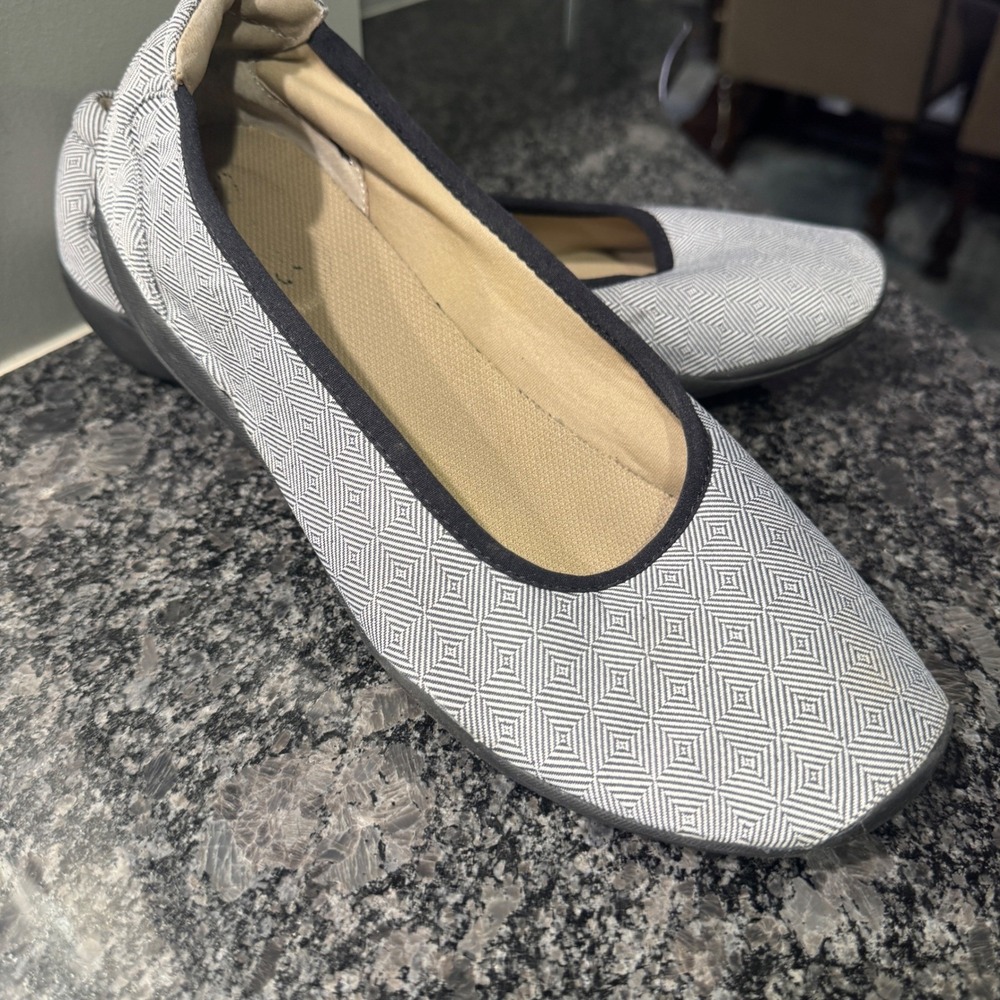 Stretchies Black & White Geometric Print Comfort‎ Ballet Flats Shoes